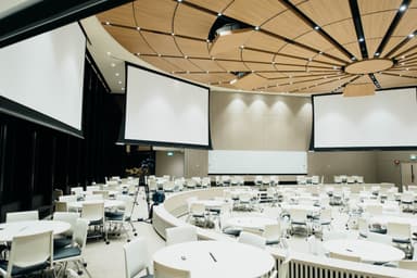 10 szybkich podpowiedzi jak budować networking podczas eventów i konferencji biznesowych