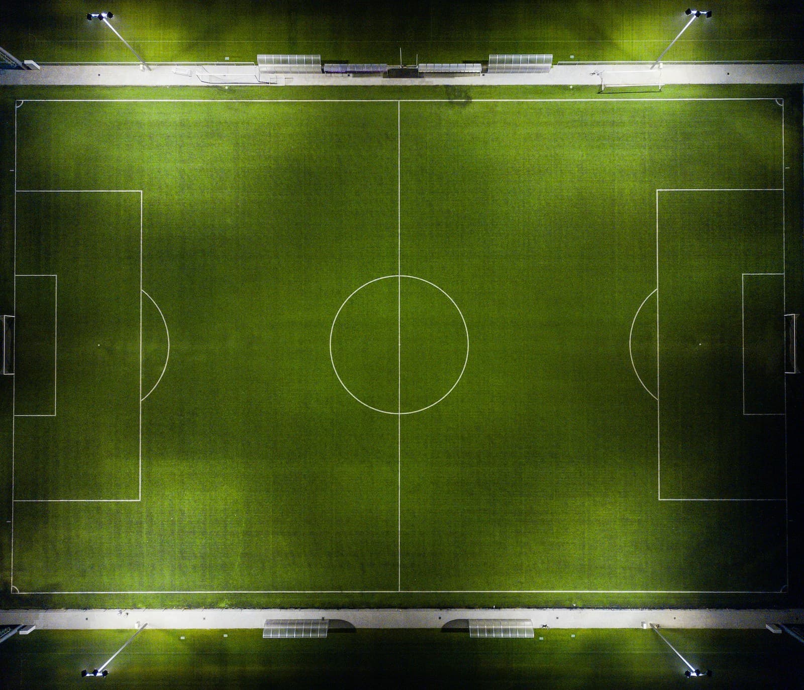 Ekstraklasa zarabia 1,27 miliarda złotych. Legia bije rekordy, Raków królem transferów